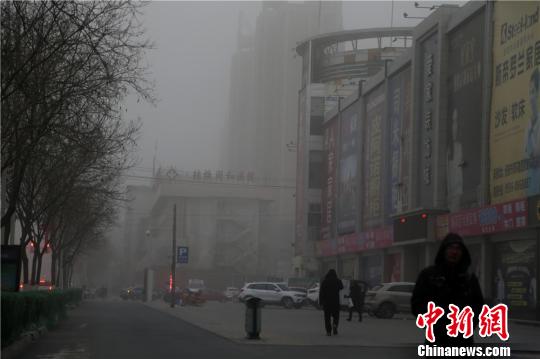 中国北方多地出现沙尘污染 局地PM10浓度超过3600
