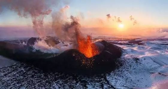 印尼下调巴厘岛阿贡火山警戒级别