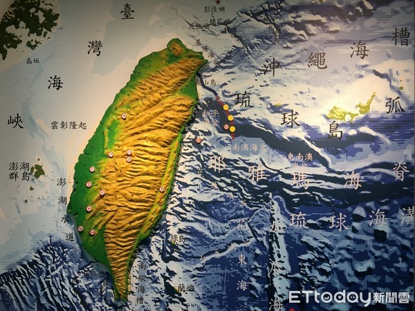 深夜大地震传重大灾情 台湾花莲高楼震塌(组图)