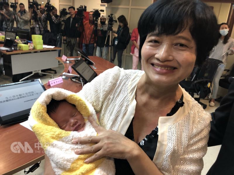 62岁妇女产子 创台湾自然分娩最高年龄