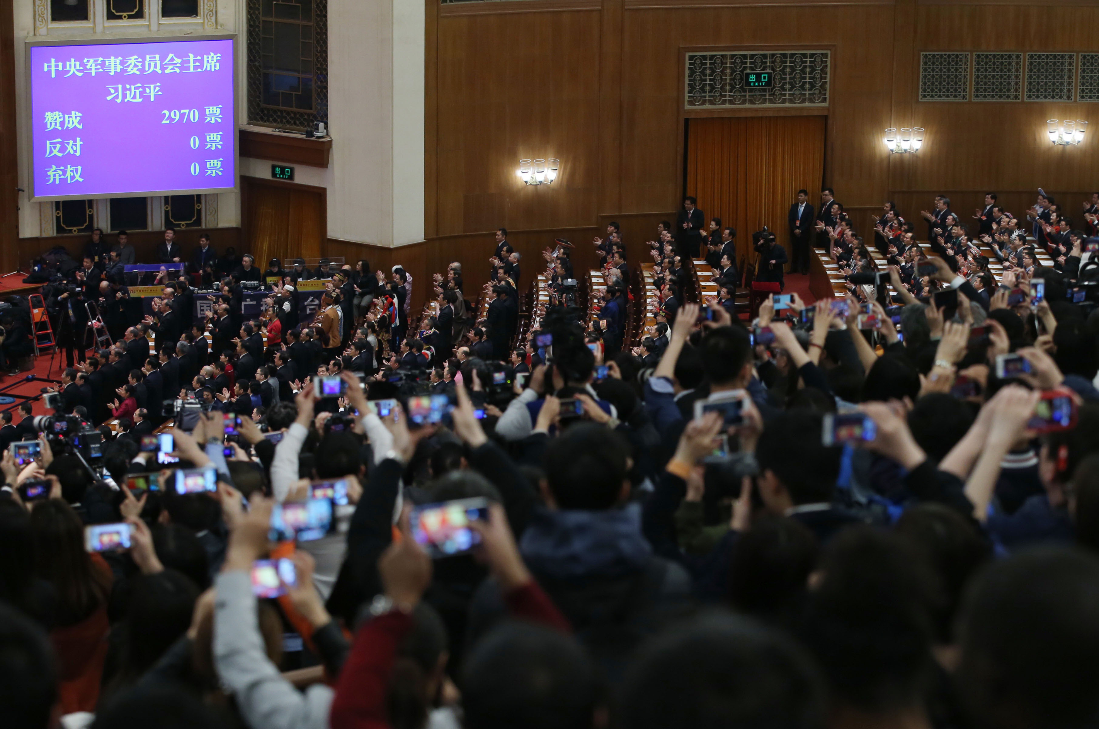 （两会速递）十三届全国人大一次会议选举产生新一届国家领导人