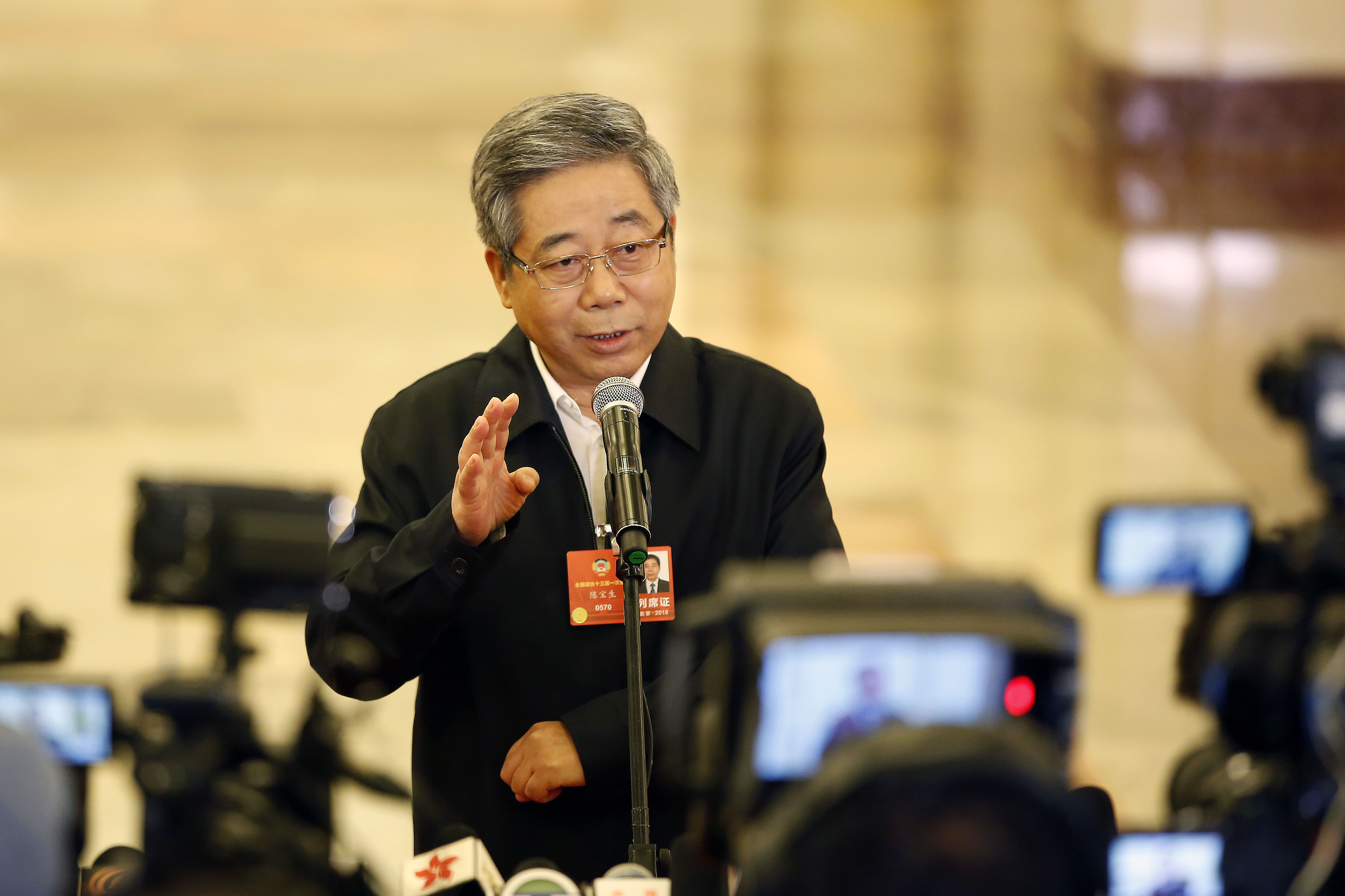 （两会通道）中国教育部部长：要重振师道尊严