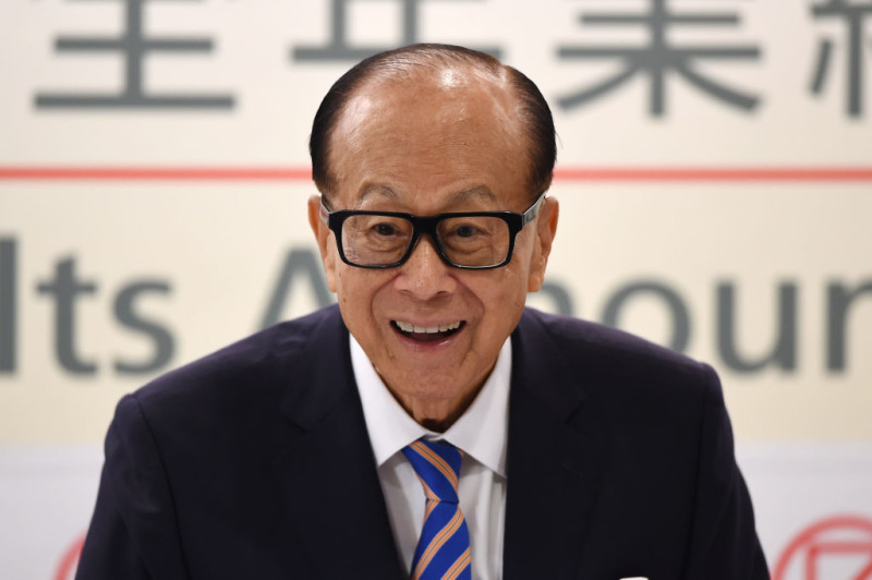 90岁李嘉诚宣布退休 香港“超人”时代结束