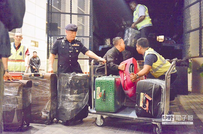 马前总理家搜出多少钱?21人用16个点钞机数了3天(视)