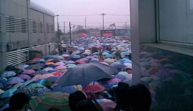 “天空漏了一般” 北京雨下这么久因“头上悬了根水管”？
