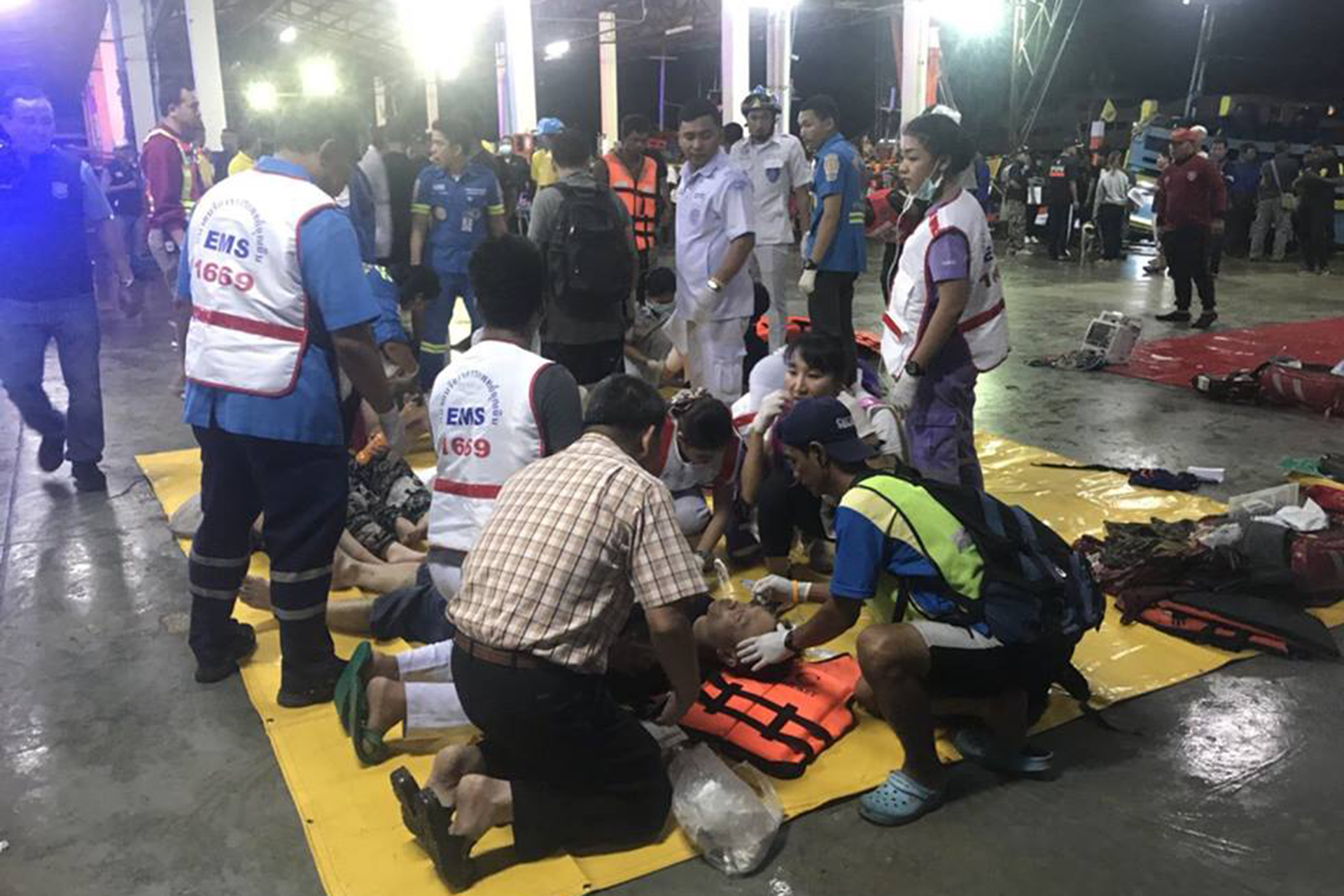 泰国普吉翻船事故涉事中国游客仍有４９人失联