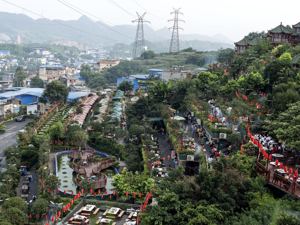 中国人吃火锅花样多：一座山上全是火锅(组图)