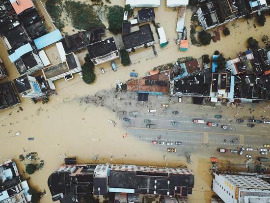 中国9省区大暴雨 多地一片泽国 洪灾积涝严重(图)