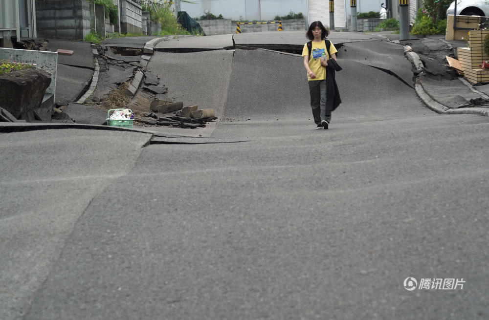 山崩地裂后的北海道 灾民排长队购物秩序井然(图)