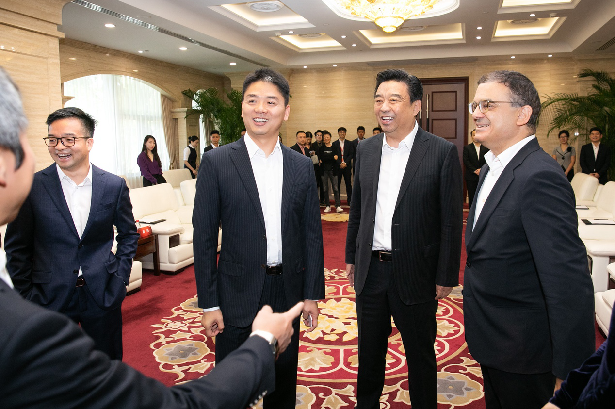 刘强东回国恢复工作 精神饱满未受性侵风波影响(图)