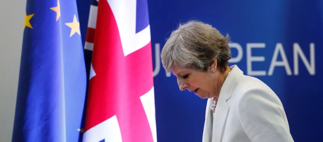标题快讯：新华社快讯：英国议会下院15日投票否决了此前英国政府与欧盟达成的“脱欧”协议，英国首相特雷莎·梅将在21日前提出新“脱欧”方案。