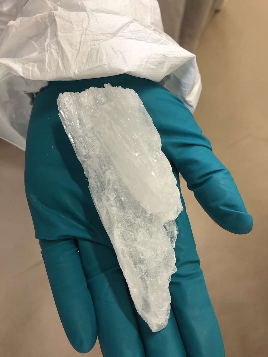 海关查获110公斤冰毒和两把手枪 两名男子疑犯分别来自中国大陆和台湾