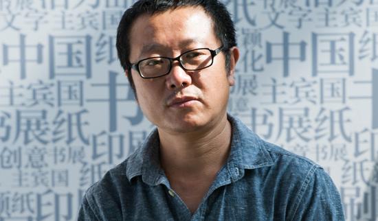 刘慈欣曾打麻将输一月工资 经历卫星与星空 贫穷与饥饿(图)