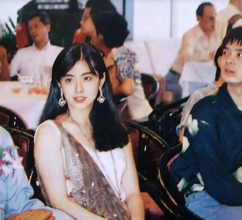 王祖贤早年旧照变高清 网友惊呼:仙女下凡辛苦了(组图)