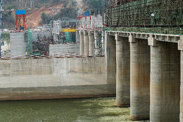 中国对“一带一路”沿线国家直接投资超900亿美元