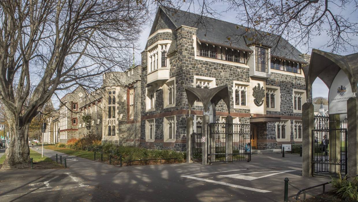 跨性别学生获支持作为女性留在全男生基督学院