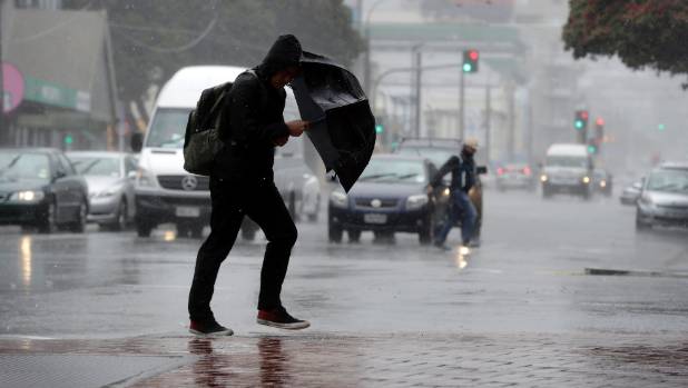 本周六晚间 暴雨袭击南岛