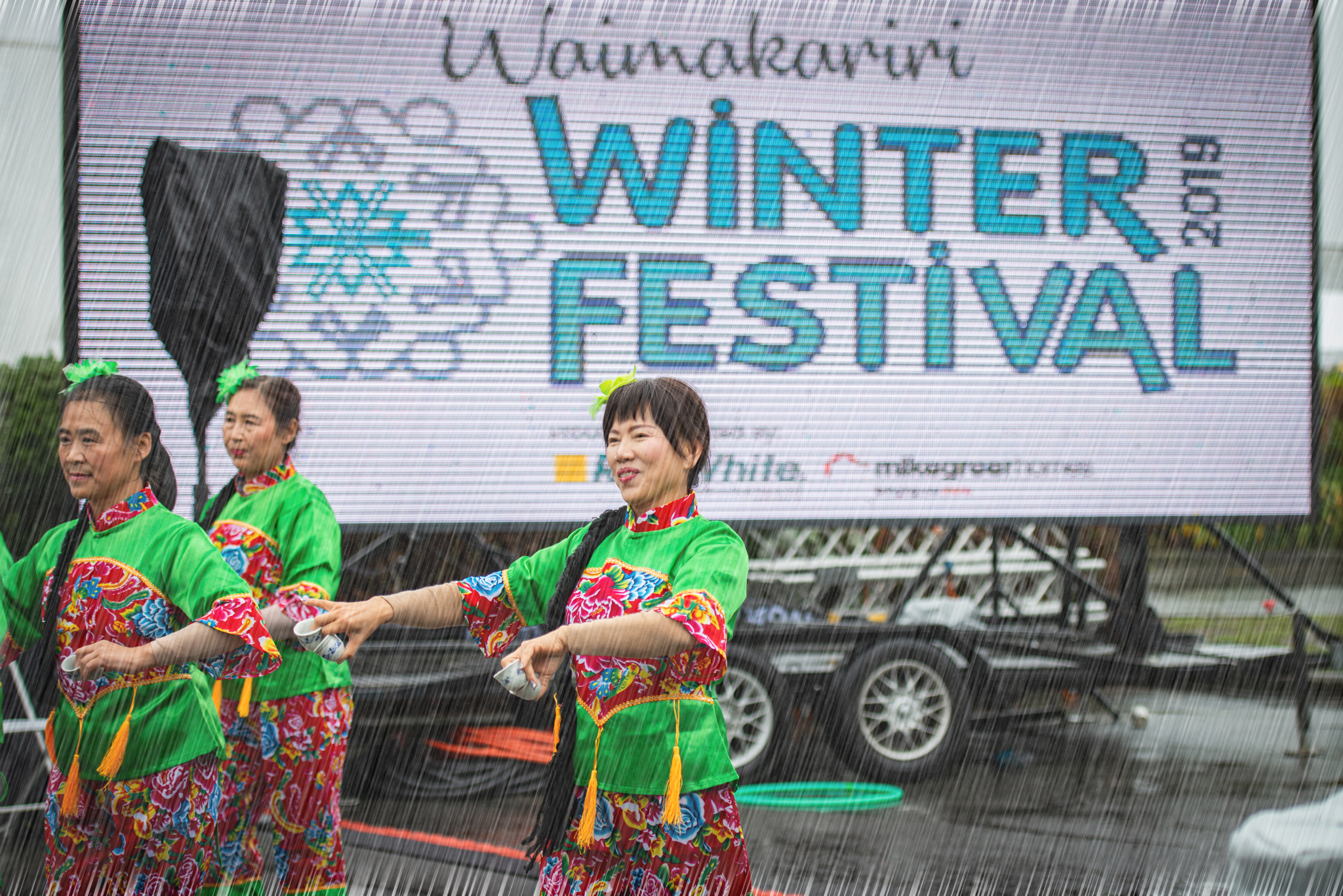 坎特伯雷Waimakariri区举办冬季节，华人社团冒大雨助阵