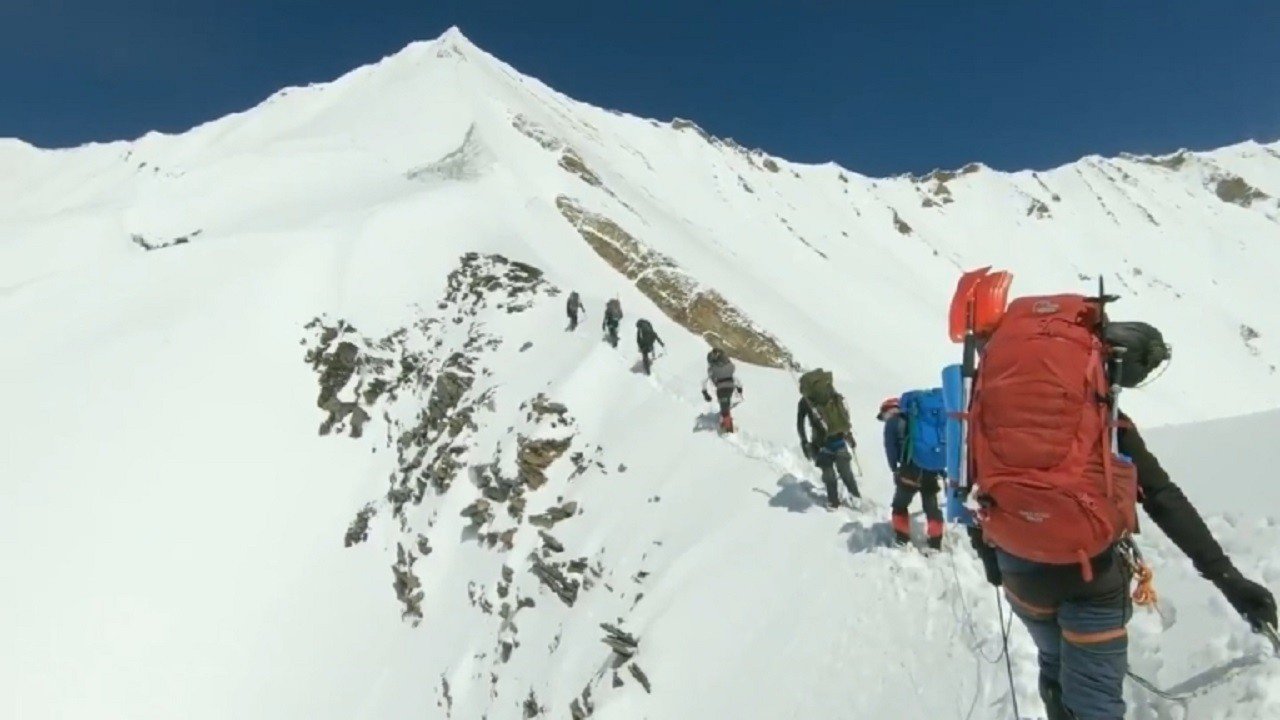 喜马拉雅登山队遭雪崩灭团 遇难前画面曝光(图/视频)