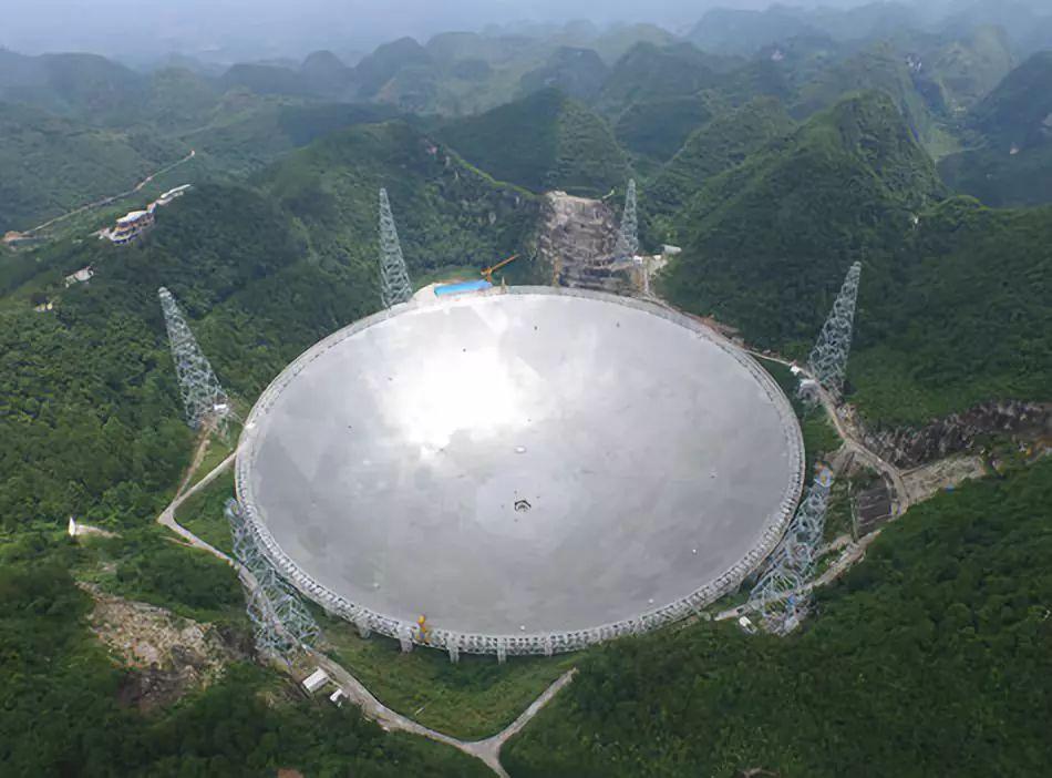 “中国天眼”发现重复快速射电暴 位于宇宙多深处仍无法判断