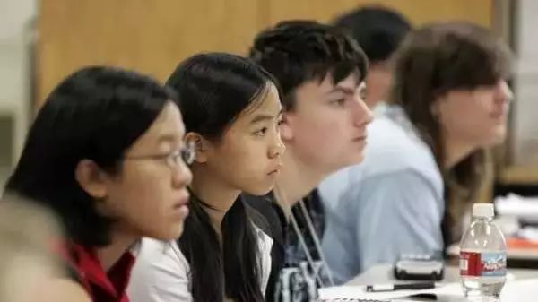 25岁华裔女孩发帖控诉中国父母 引150万亚裔围观！(图)