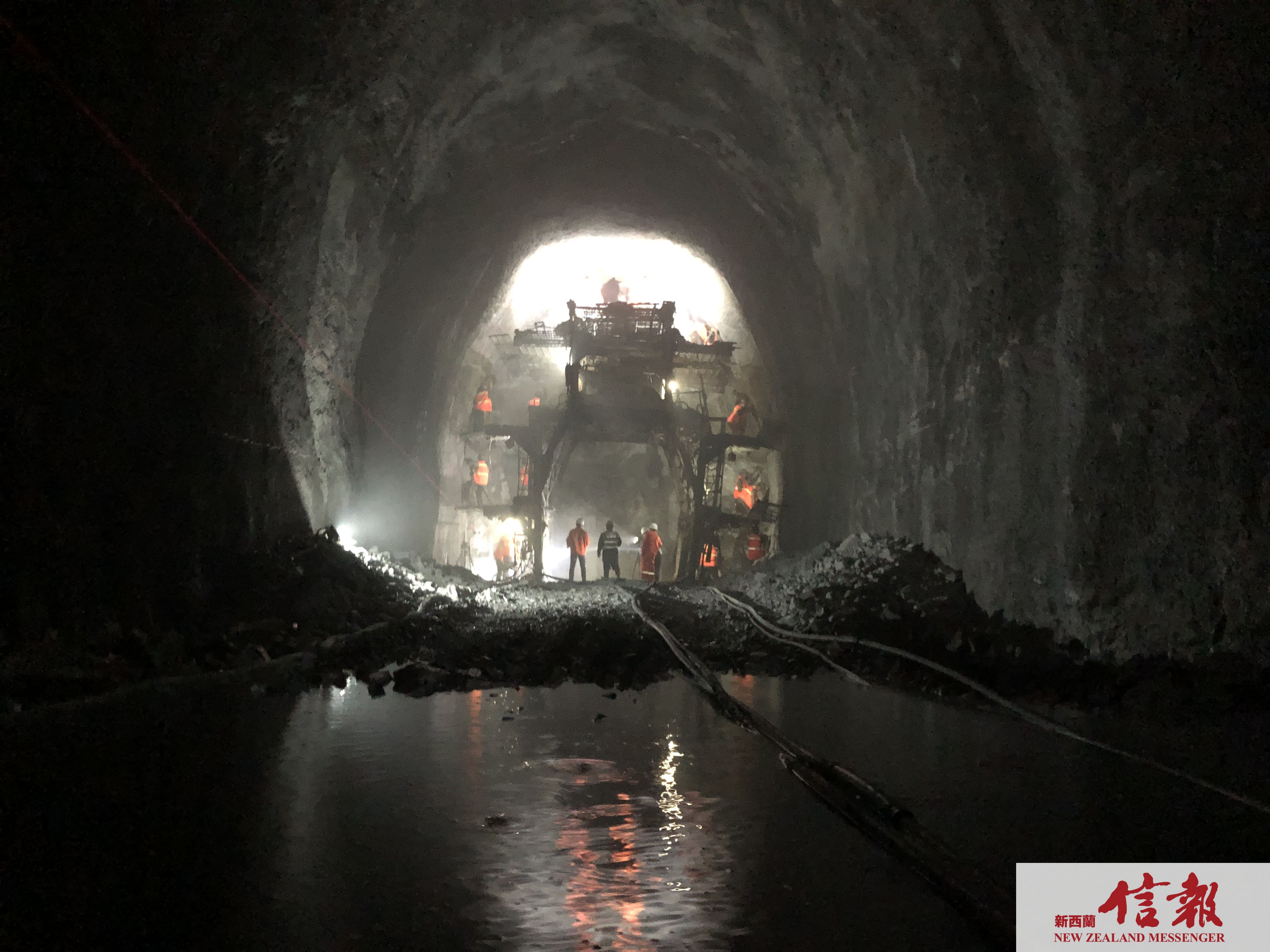 中国在高地震烈度区和横断山脉贯通首座万米铁路隧道