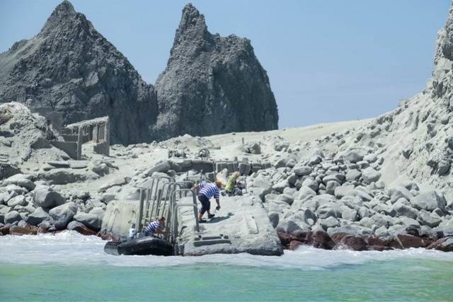 怀特岛火山喷发：搜救队今晨已登岛