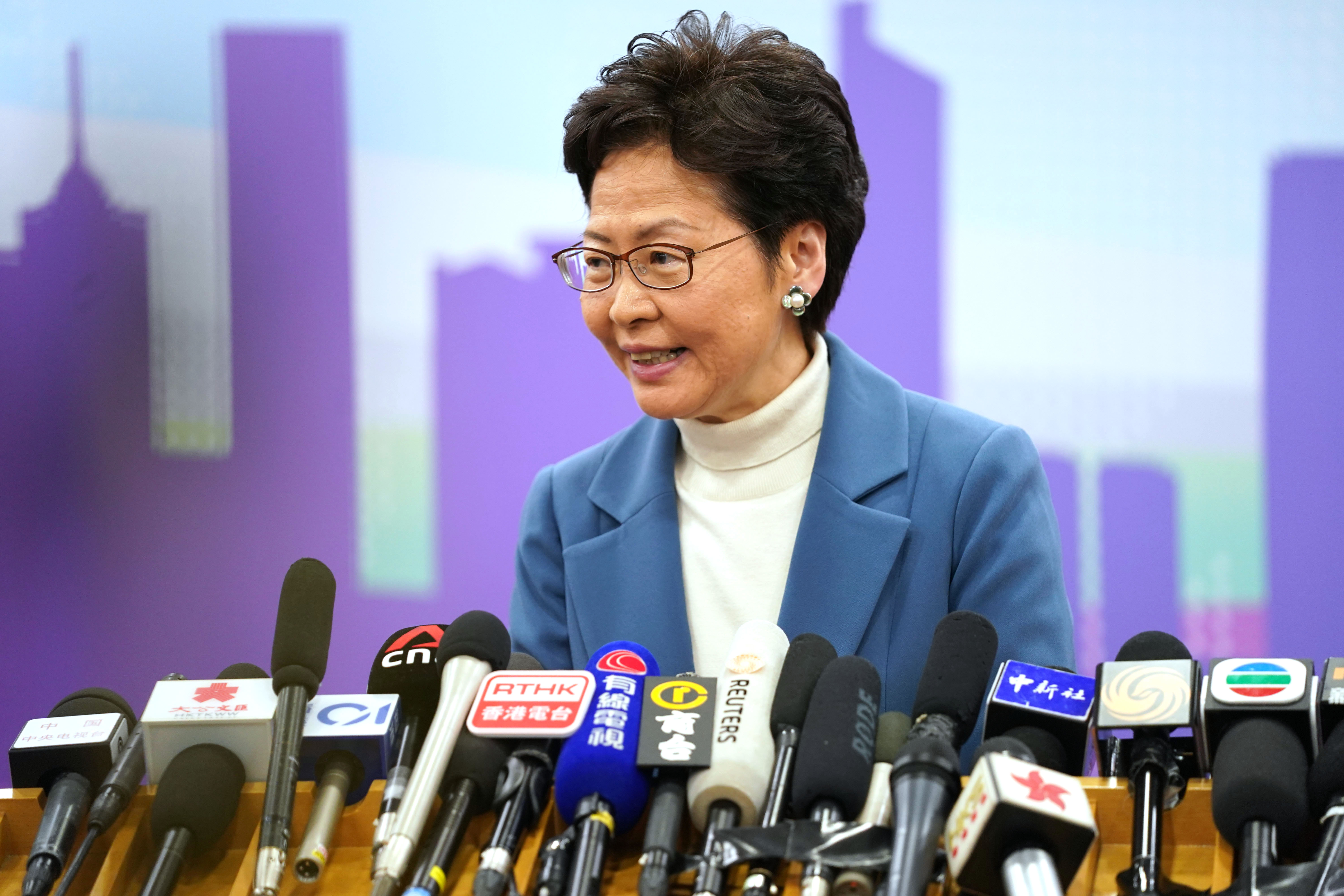 林郑月娥：在止暴制乱基础上针对经济下行风险推适当措施
