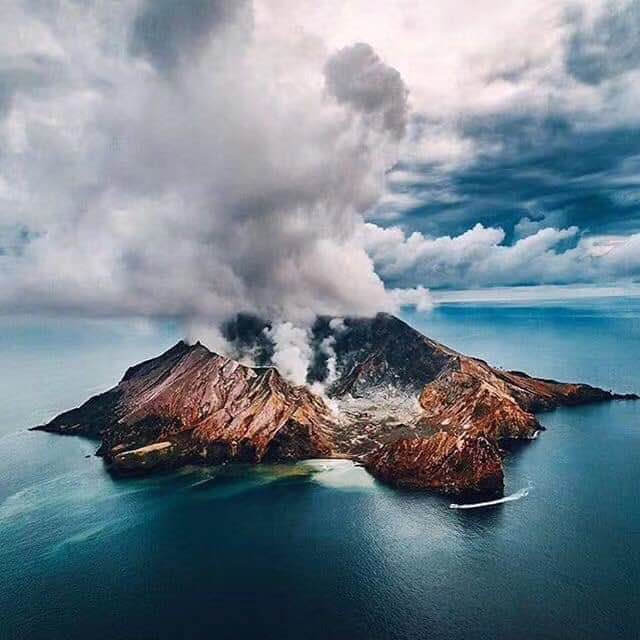 中国驻新使馆确认新西兰火山喷发涉两名中国公民