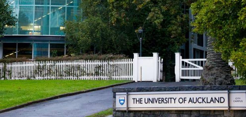 疫情播报：奥克兰大学一名学生新冠测试呈阳性