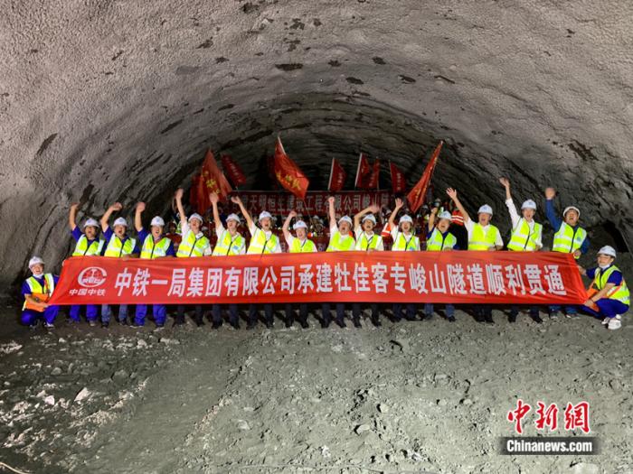 中国最北高铁最后一座隧道顺利贯通