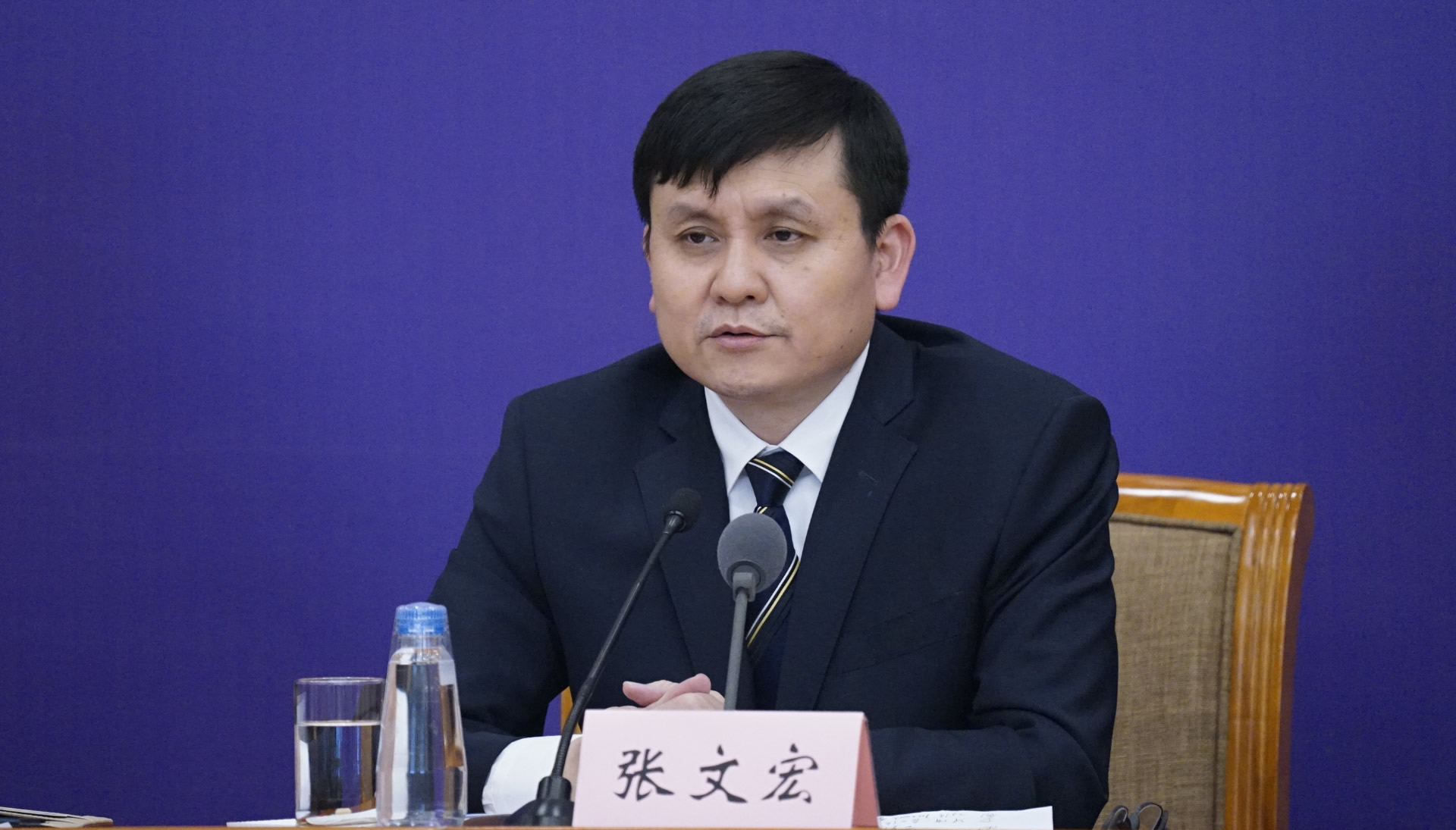 张文宏：全球新冠肺炎疫情峰值未至 但曙光已现