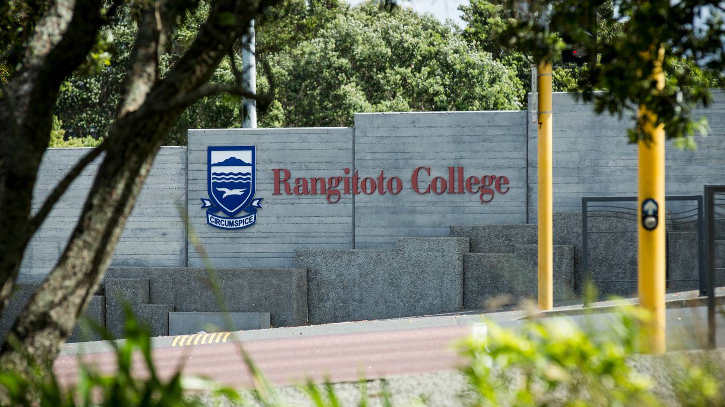 奥克兰Rangitoto College 一学生家人感染新冠