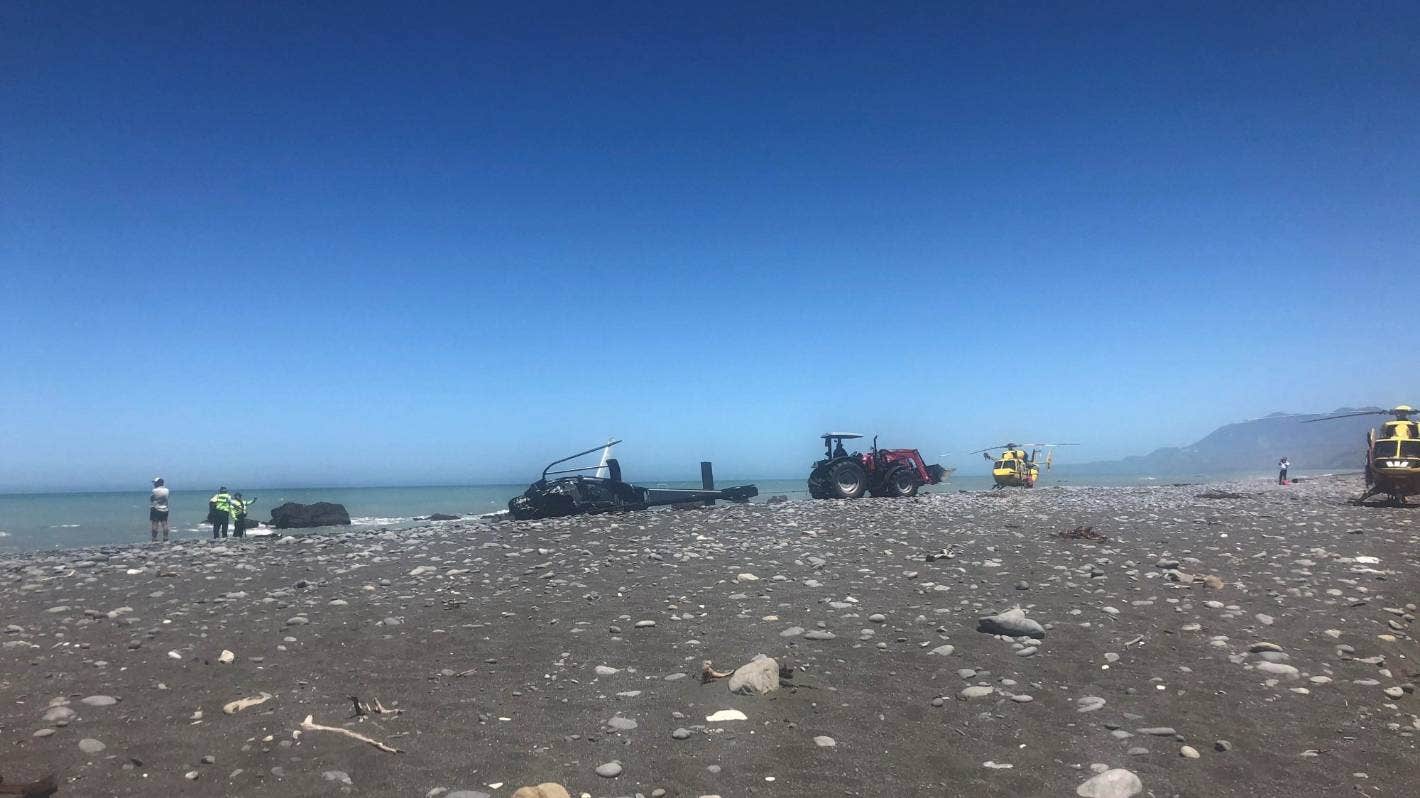 一架直升机在凯库拉以北地区坠毁，两人身亡，三儿童重伤