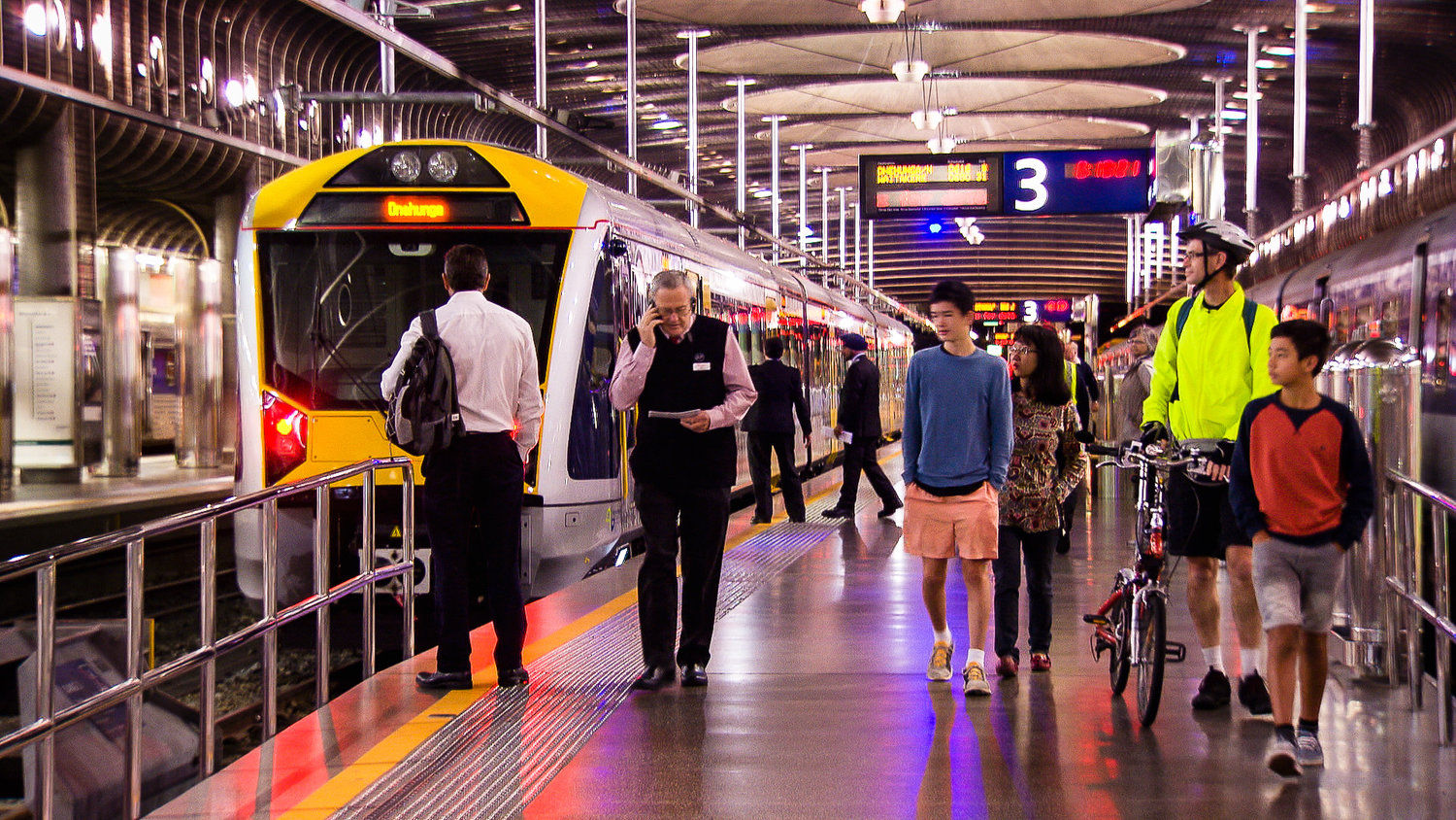 奥克兰铁路：Britomart段关闭三周后恢复运营。