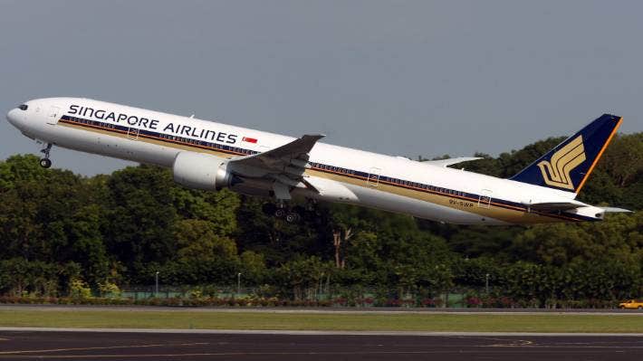 航空公司开始雇佣接种疫苗的空乘人员来吸引顾客回归