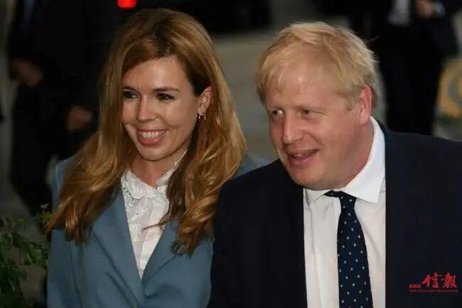 英国首相约翰逊与未婚妻完婚