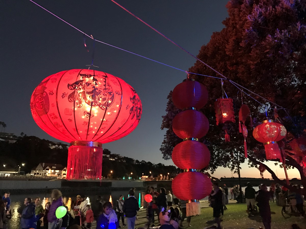 旺阿努伊举办中国灯节