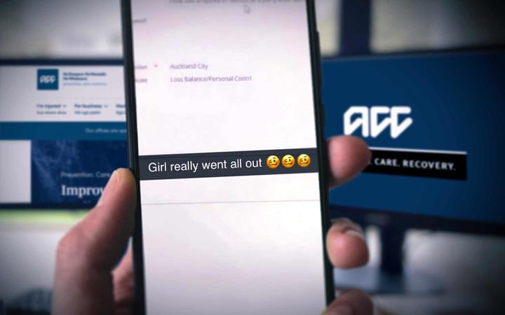 ACC工作人员在社交软件群聊小组中发布客户的隐私信息