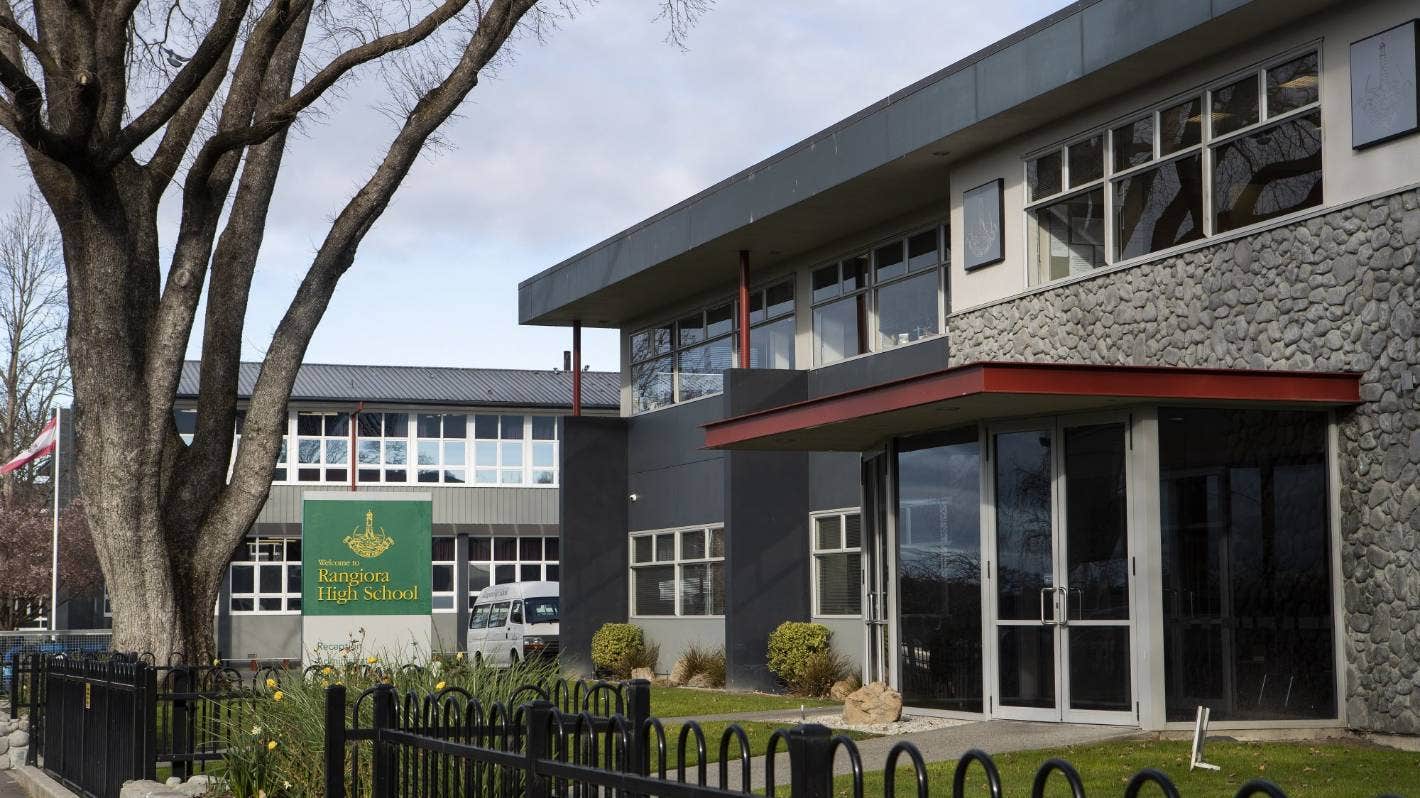 北坎特伯雷地区学校报告两例社区病例