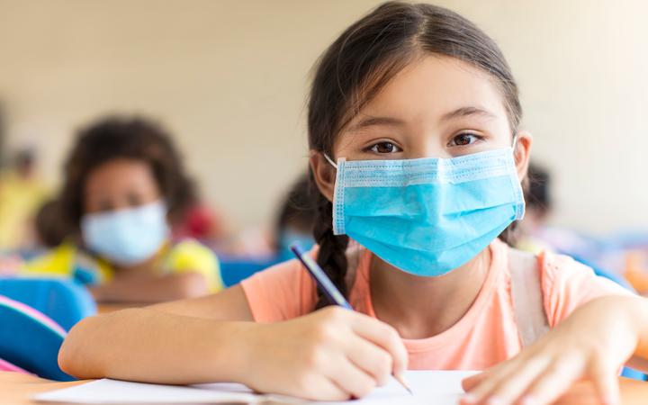 疫情当头,政府支持学校“在可能的情况下”使用线上线下混合教学
