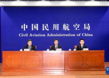 东航客机失事原因锁定副驾驶？民航局：目前还在调查中