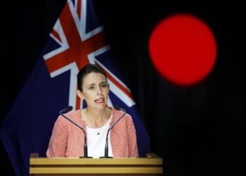 新西兰总理和贸易代表团抵达日本