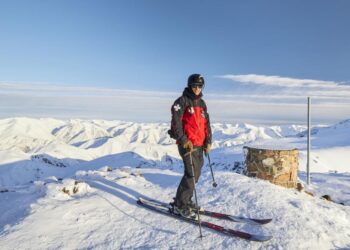 滑雪行业移民规定出台,滑雪教练等技能人士特批入境支持冬季雪场旅游