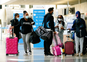 联邦公共交通口罩令取消 全美航空公司不再要求戴口罩