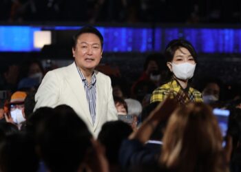 韩国总统夫人涉嫌履历造假，警方展开调查