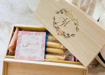 昆凌透露与周杰伦的小女儿英文名叫Jacinda, 分享满月礼盒照片