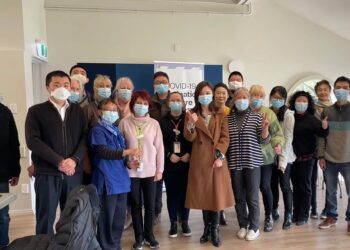 100逾名华人“疫苗专场”接种新冠疫苗