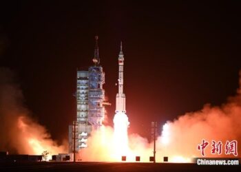 神舟十五号载人飞船发射成功
