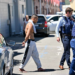 警方突袭帮派驻地,逮捕周末枪击事件嫌疑人